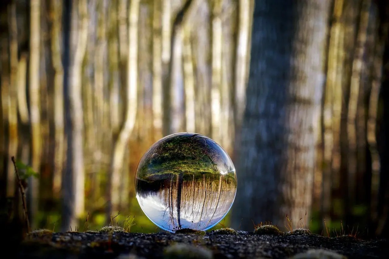 glass-sphere-7986102_1280